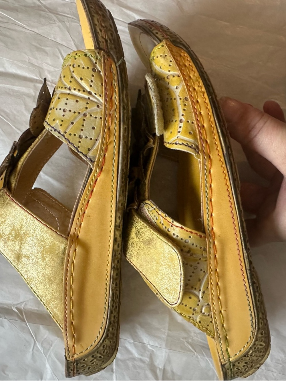 L’Artiste Spring Step Floral Leather Sandals Yellow Gold Boho Comfort Slides - Picture 6 of 6